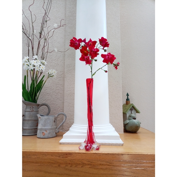 Red clear glass mid-century modern twisted stem vase - Picture 2 of 9